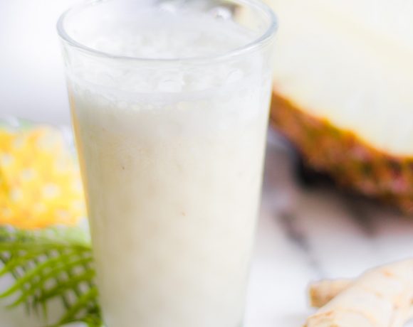 Suco de Abacaxi, iogurte e gengibre