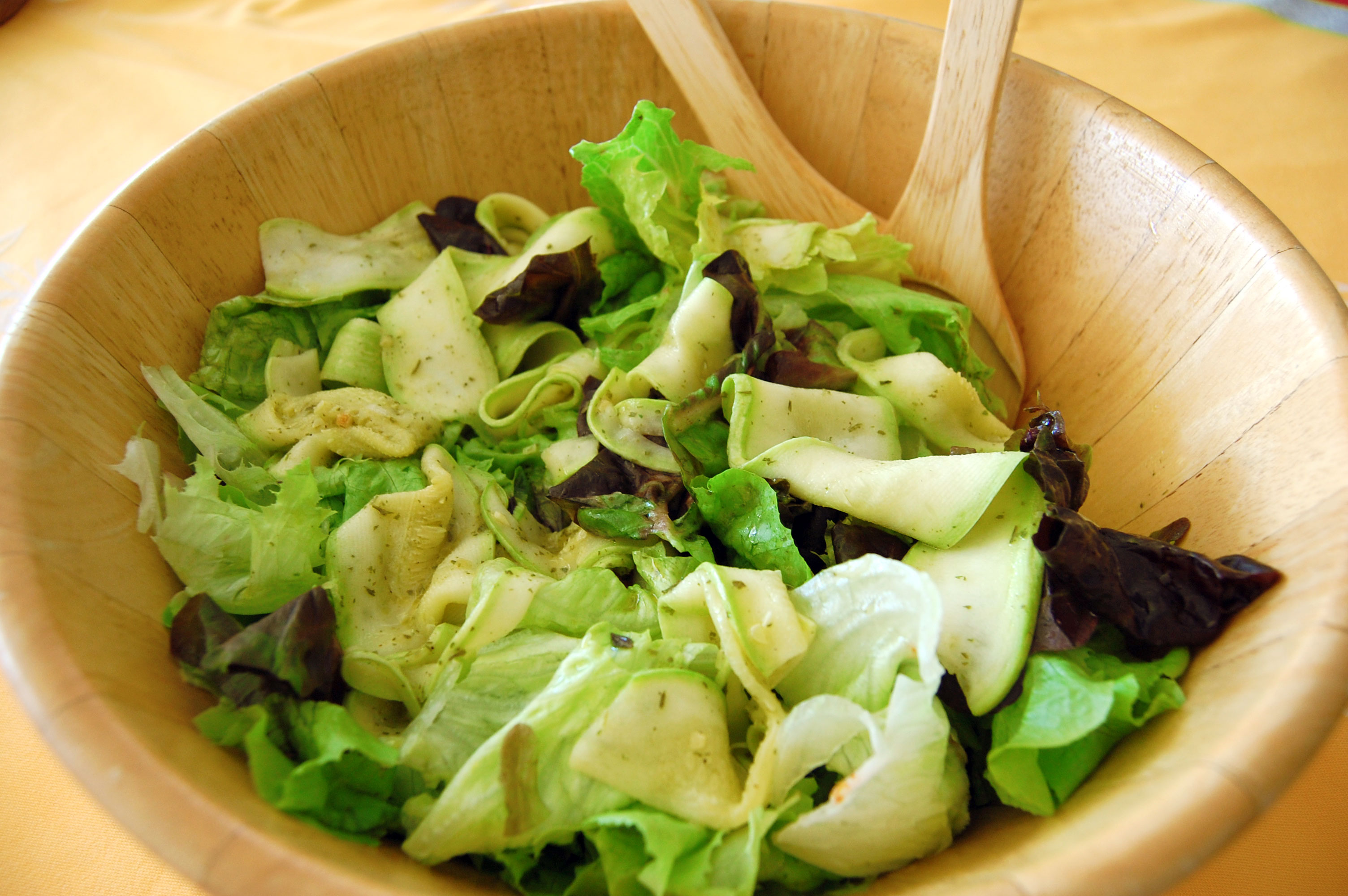 Salada Verde com abobrinha laminada