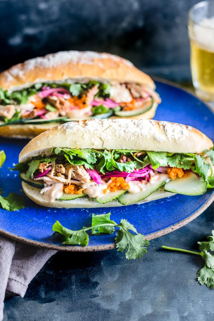 Banh Mi sanduiche de carne de porco desfiado